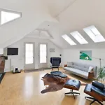 Eclectic Loft With Terrace Apartamento Praga