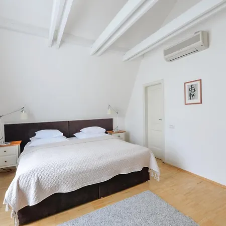Appartement Eclectic Loft Royal Way Praag