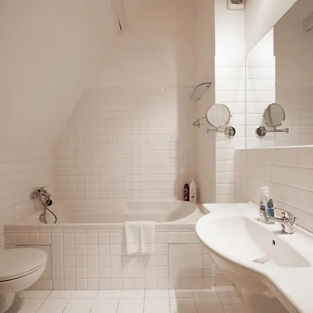Eclectic Loft With Terrace プラハ