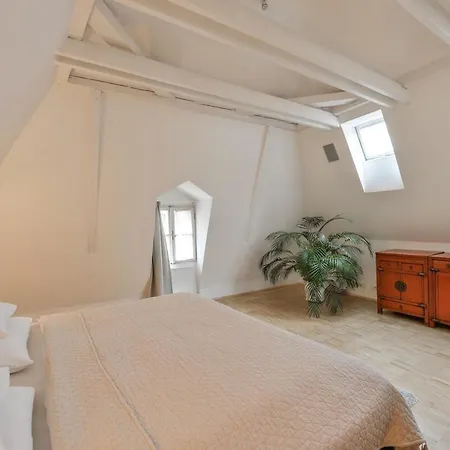 Eclectic Loft With Terrace アパート