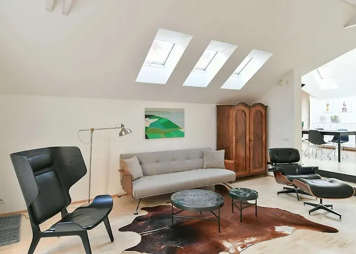 Eclectic Loft With Terrace 프라하