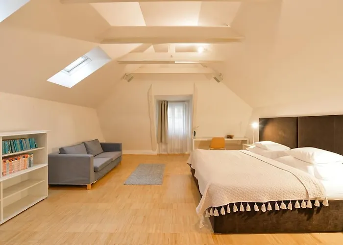 Eclectic Loft With Terrace * 프라하