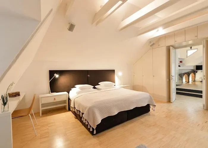 Eclectic Loft With Terrace 아파트 *