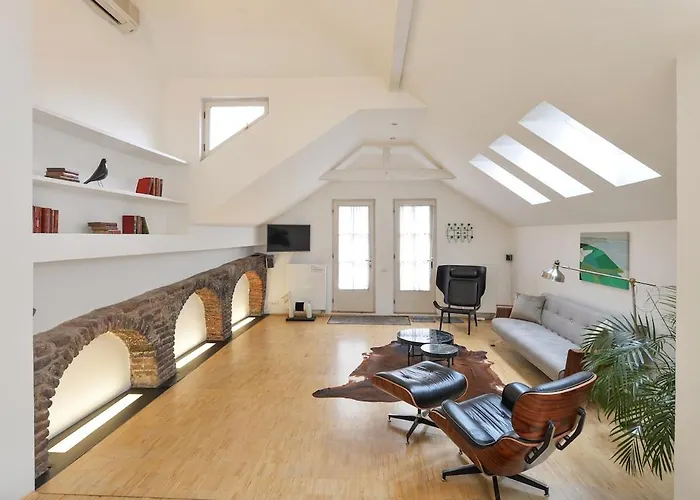 Eclectic Loft With Terrace 布拉格