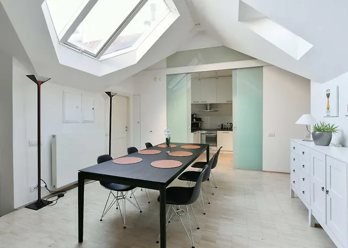 Eclectic Loft With Terrace 아파트