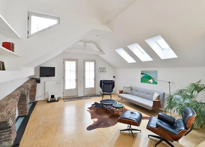 Eclectic Loft With Terrace 아파트 프라하