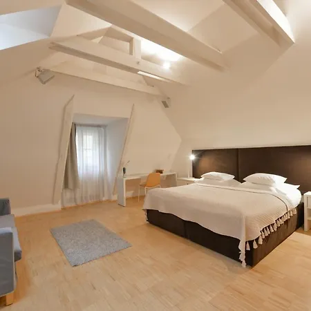 Eclectic Loft Royal Way Apartment