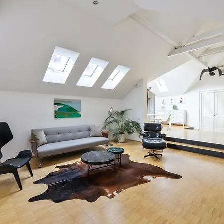 Eclectic Loft Royal Way Apartment