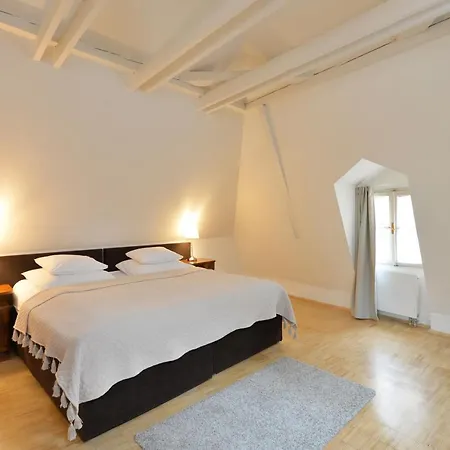 Eclectic Loft Royal Way Apartment *