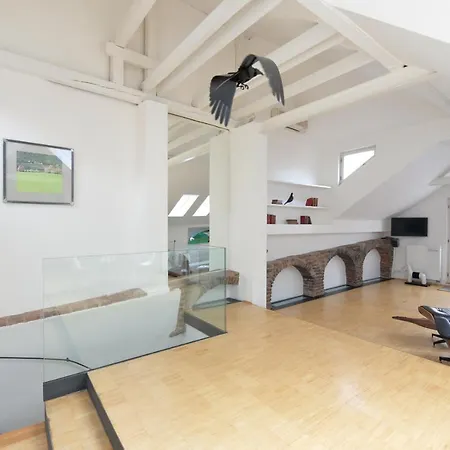 Eclectic Loft Royal Way *